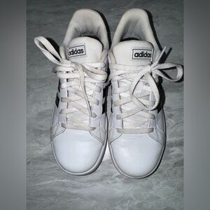 Adidas youth size 3 1/2